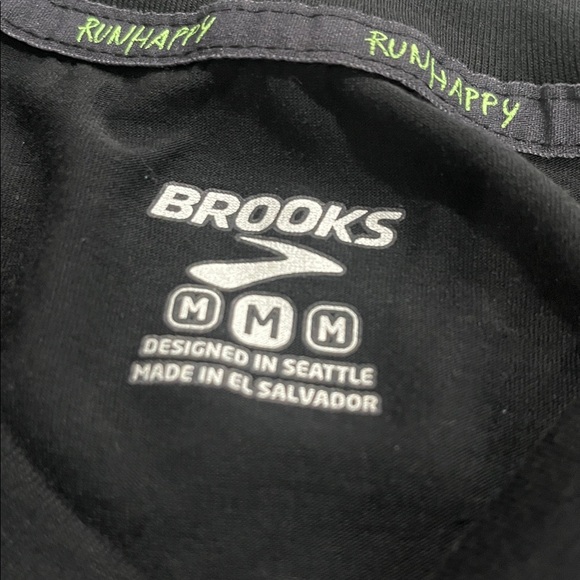 Brooks Black reflective gray Graphic Short Sleeve Tee - Picture 3 of 5